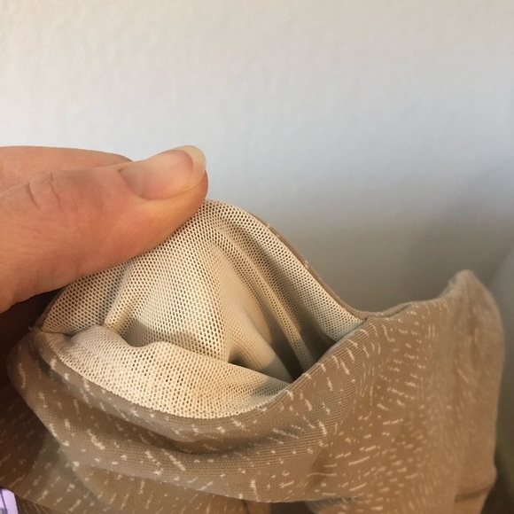 Athleta Salutation Stash Pocket Tight in Quail Tan Beige - Size Medium - Picture 6 of 8